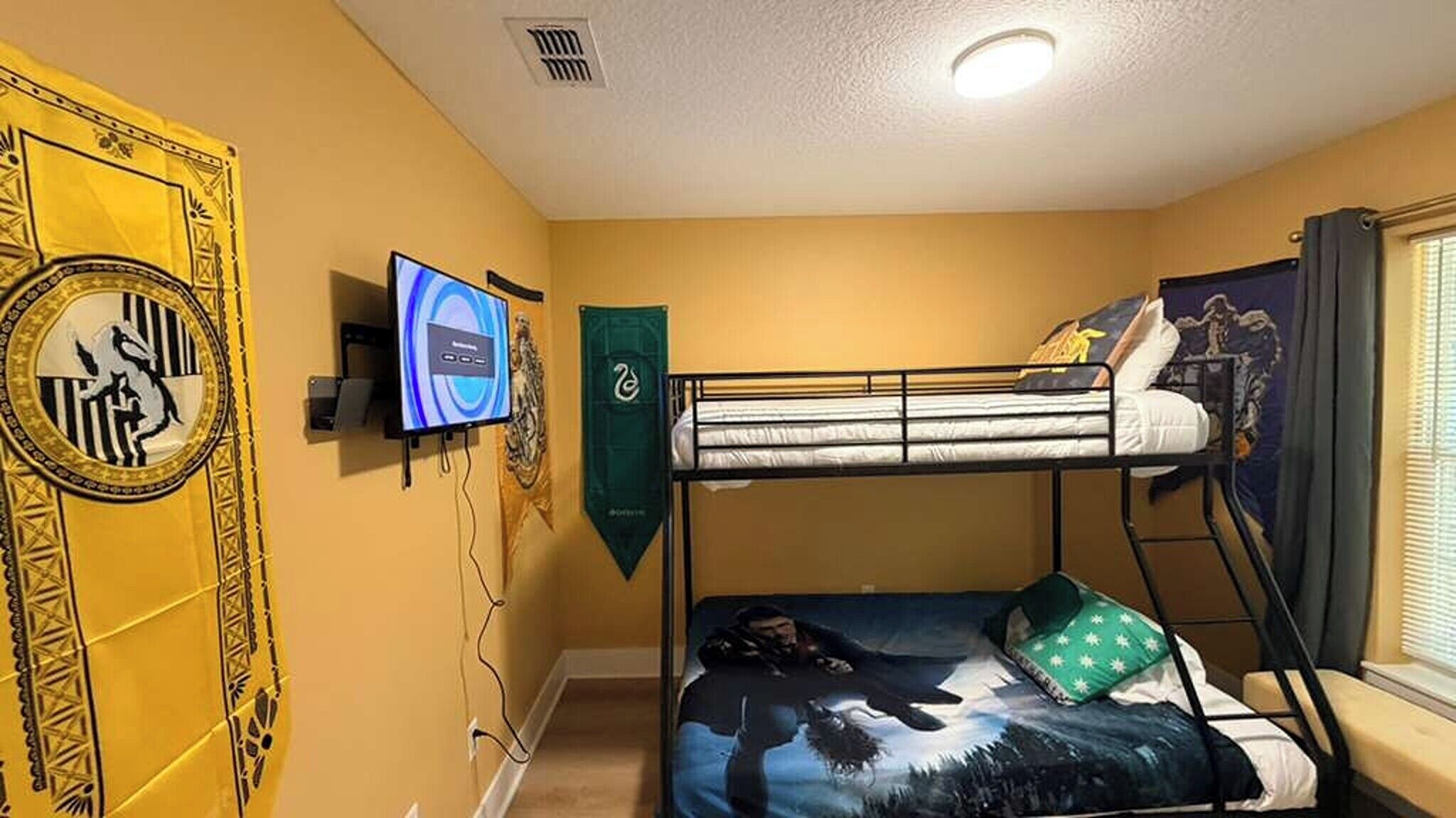 Iron/ironing board, travel cot, free WiFi, bed sheets