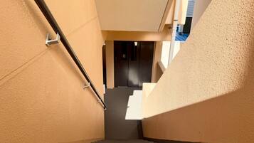 Driepersoonskamer, balkon | Interieur