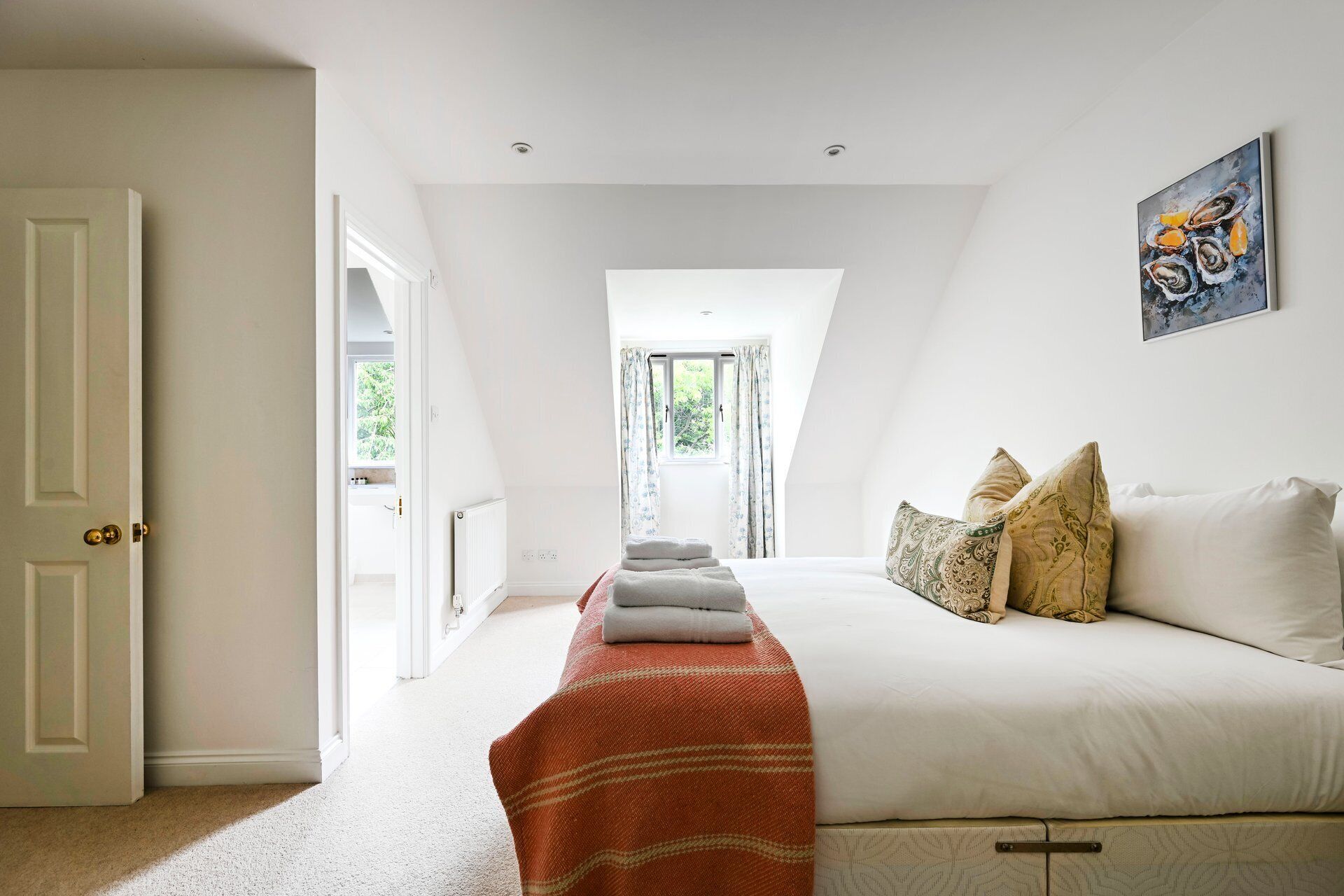 Iron/ironing board, internet, bed sheets