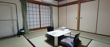 Basic Quadruple Room | Interior