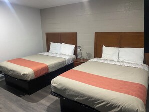 Blackout curtains, free WiFi - Fremont Motel (West Sacramento)