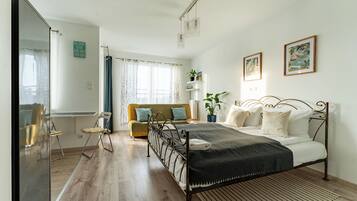 Iron/ironing board, WiFi, bed sheets