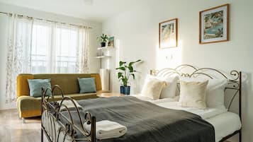 Iron/ironing board, WiFi, bed sheets