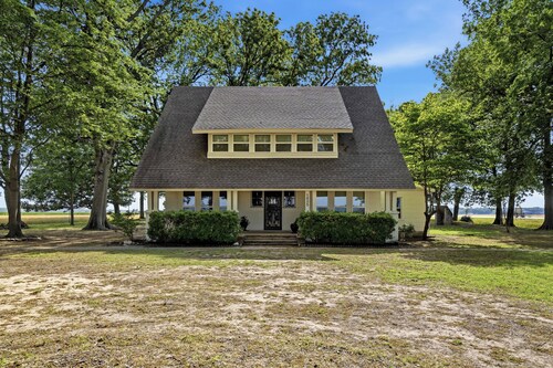 1895 FarmHouse Sleeps 10 Near I-40, Tenkiller, Arkansas River