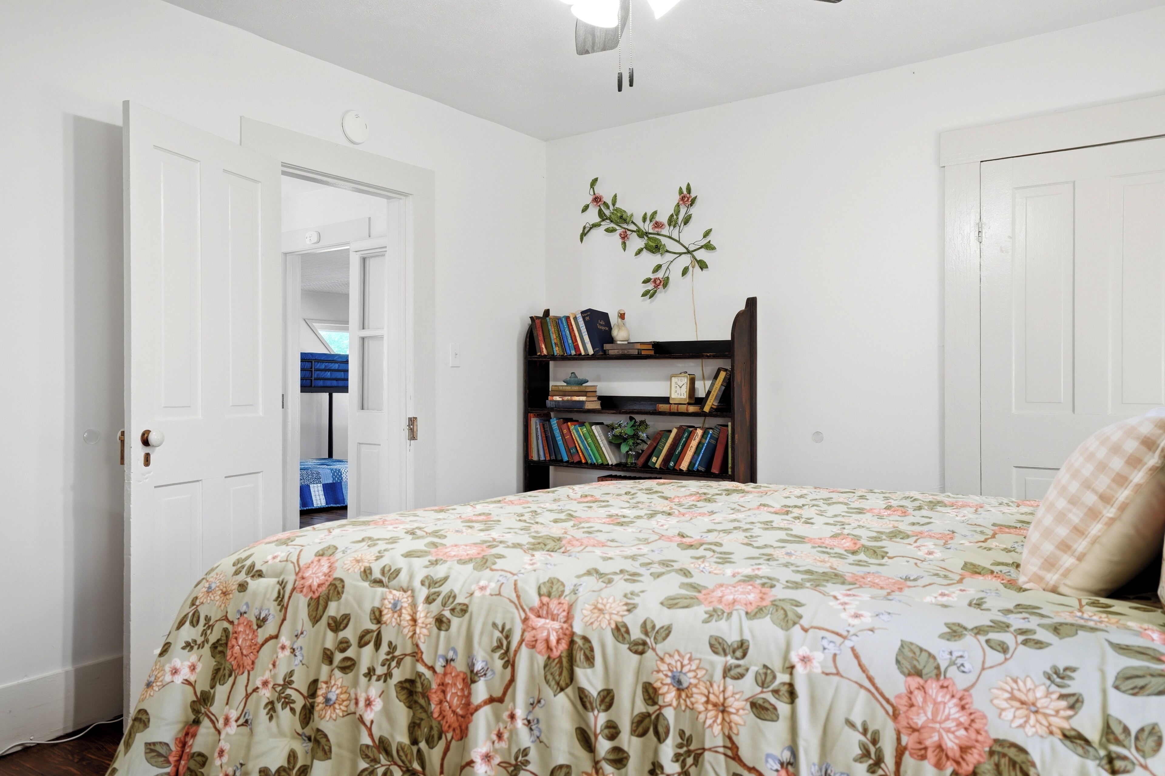 4 bedrooms, WiFi, bed sheets