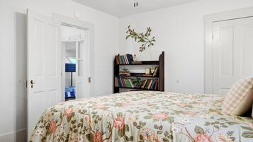 4 bedrooms, WiFi, bed sheets