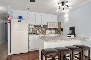 Private kitchen - ML 219 bike in/bike out Cozy 1-bedroom condo in Mountain Lodge Snowshoe (Snowshoe)