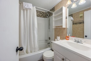 Hair dryer, towels, soap, toilet paper - ML 219 bike in/bike out Cozy 1-bedroom condo in Mountain Lodge Snowshoe (Snowshoe)
