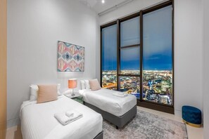 Iron/ironing board, free WiFi - Exclusive Stays - Prima Penthouse (Southbank)