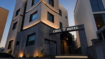 A modern hotel with a prominent entrance, multiple floors, and a clear sign indicating the name.