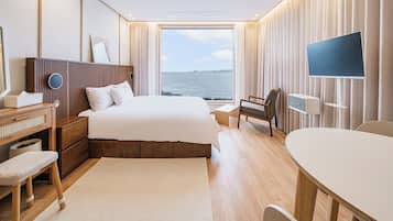 Ocean Suite Gallery Double Room | Ropa de cama de alta calidad y escritorio
