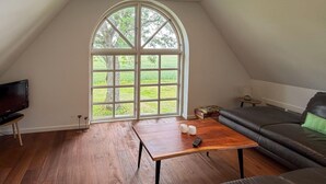 TV - 3 bedroom lovely home in Nexø (Nexø)