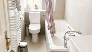 House - 2bed Home With Free Parking Near Sydenham Station (London)