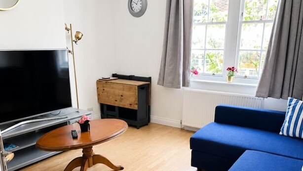 House - 2bed Home With Free Parking Near Sydenham Station (London)