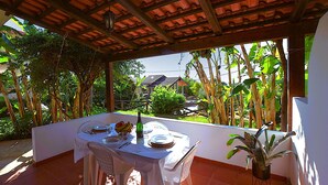 Outdoor dining - Apartment in Ricadi (049) (Ricadi)