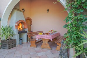 Outdoor dining - Pivka Tripple Room With Balcony, Pivka, Slovenia (Pivka)