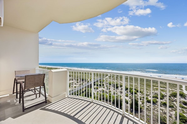 Outdoor dining - Oceanfront | Private Balcony | 6th Floor Ocean Place | Walk to the Ritz Carlton (Fernandina Beach)