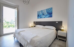 bed - 6 bedroom nice home in Frazione Guarrazzano (Frazione Guarrazzano)