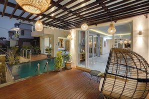 Outdoor pool - The Queeno Hill Villa - Nusa Dua (Nusa Dua)
