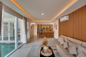 Living room - The Queeno Hill Villa - Nusa Dua (Nusa Dua)