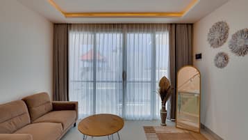Villa, Balcony, Pool View | Ruang tamu | 55 inci sebuah televisyen pintar dengan digital, Netflix