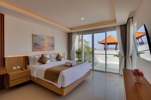 In-room safe, cots/infant beds, free WiFi, bed sheets - The Queeno Hill Villa - Nusa Dua (Nusa Dua)