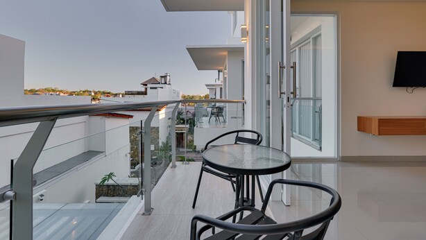 Vila, balkon, pemandangan kolam renang | Balkon