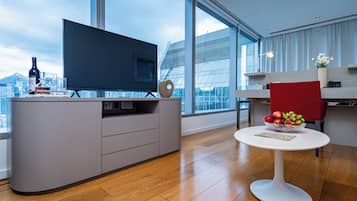 Premier Harbour View Suite | Dining