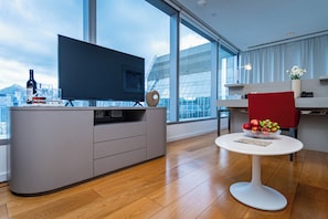 Premier Harbour View Suite | Dining - Twenty One Whitfield (Hong Kong)