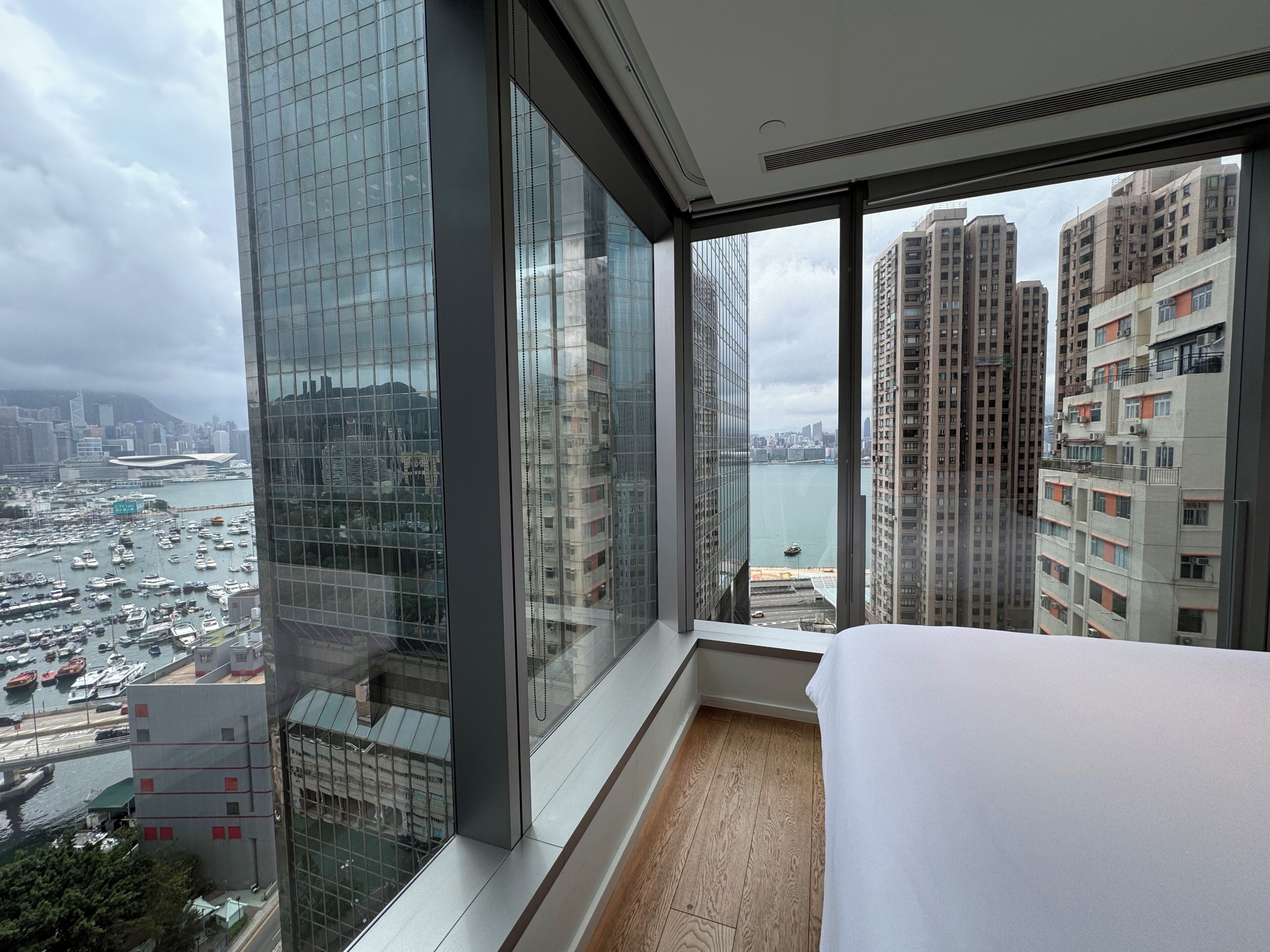 Deluxe Room | Desk, blackout curtains, free WiFi