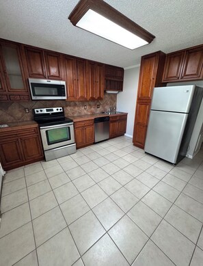 Private kitchen - Cozy 1-bedroom townhome in Lafayette (Lafayette)