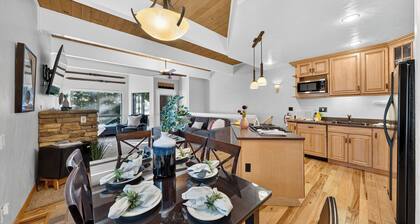 Juanita 2 by Avantstay Beamed Cabin + Pool + Balcony Diamond Peak + Lake Tahoe