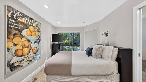 Juanita 2 by Avantstay Beamed Cabin + Pool + Balcony Diamond Peak + Lake Tahoe