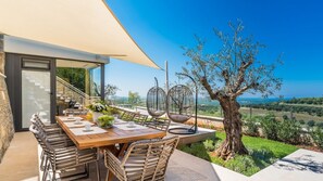 Outdoor dining - Villa Zimzelen - Four Bedroom Villa, Sleeps 10 (Merišće)