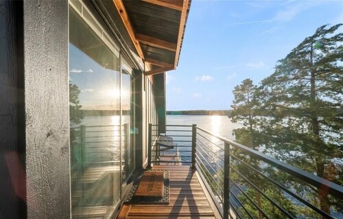 New Listing! Perfect Location/Stunning views/Beautiful Home/17mm/Osage Beach