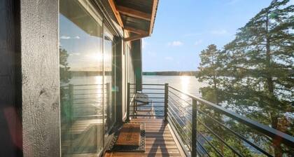 New Listing! Perfect Location/Stunning views/Beautiful Home/17mm/Osage Beach