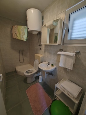 Bathroom - One bedroom apartment with terrace Pirovac (Šibenik) (A-27461-a) (Pirovac)