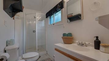 Towels, soap, shampoo, toilet paper