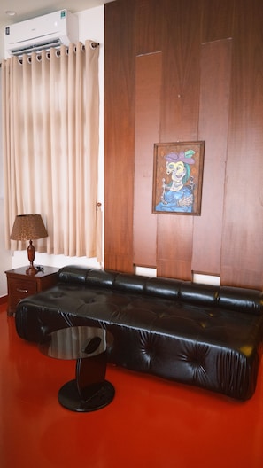 Basic Double Room, City View | Living area - Goodtime.stay 2 (Thanh pho Ho Chi Minh)