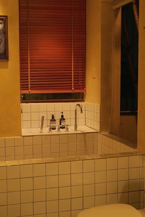Luxury Double Room | Bathroom - Goodtime.stay 2 (Thanh pho Ho Chi Minh)