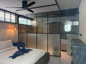 Room - Enjoy a stay in a thoughtfully designed home located just 15 meters from the sea (Tambon Ko Pha-ngan)