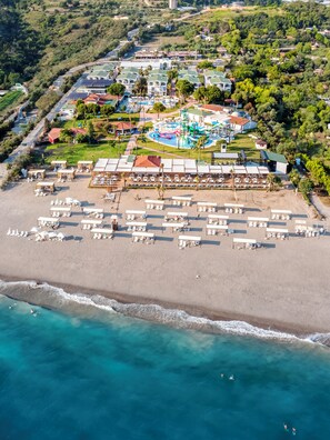 An aerial view of a coastal resort with a beach, pool area, and multiple buildings. - La Benata Beach Hotel (Manavgat)