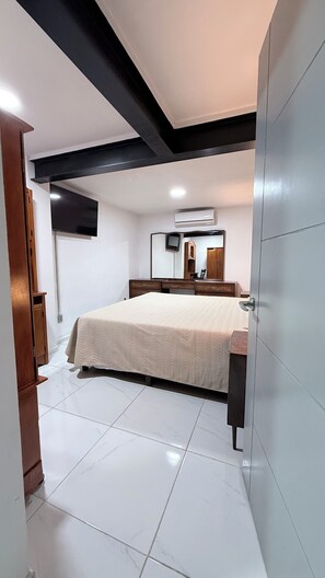 Room - Spacious 5-bedroom apartment in charming Zapopan with AC (Zapopan)