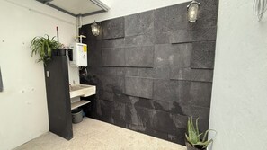 Bathroom - Spacious 5-bedroom apartment in charming Zapopan with AC (Zapopan)