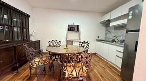 Dining - Spacious 5-bedroom apartment in charming Zapopan with AC (Zapopan)