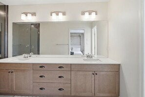 Shower, bidet, towels, soap - A place to unwind your soul (Edmonton)