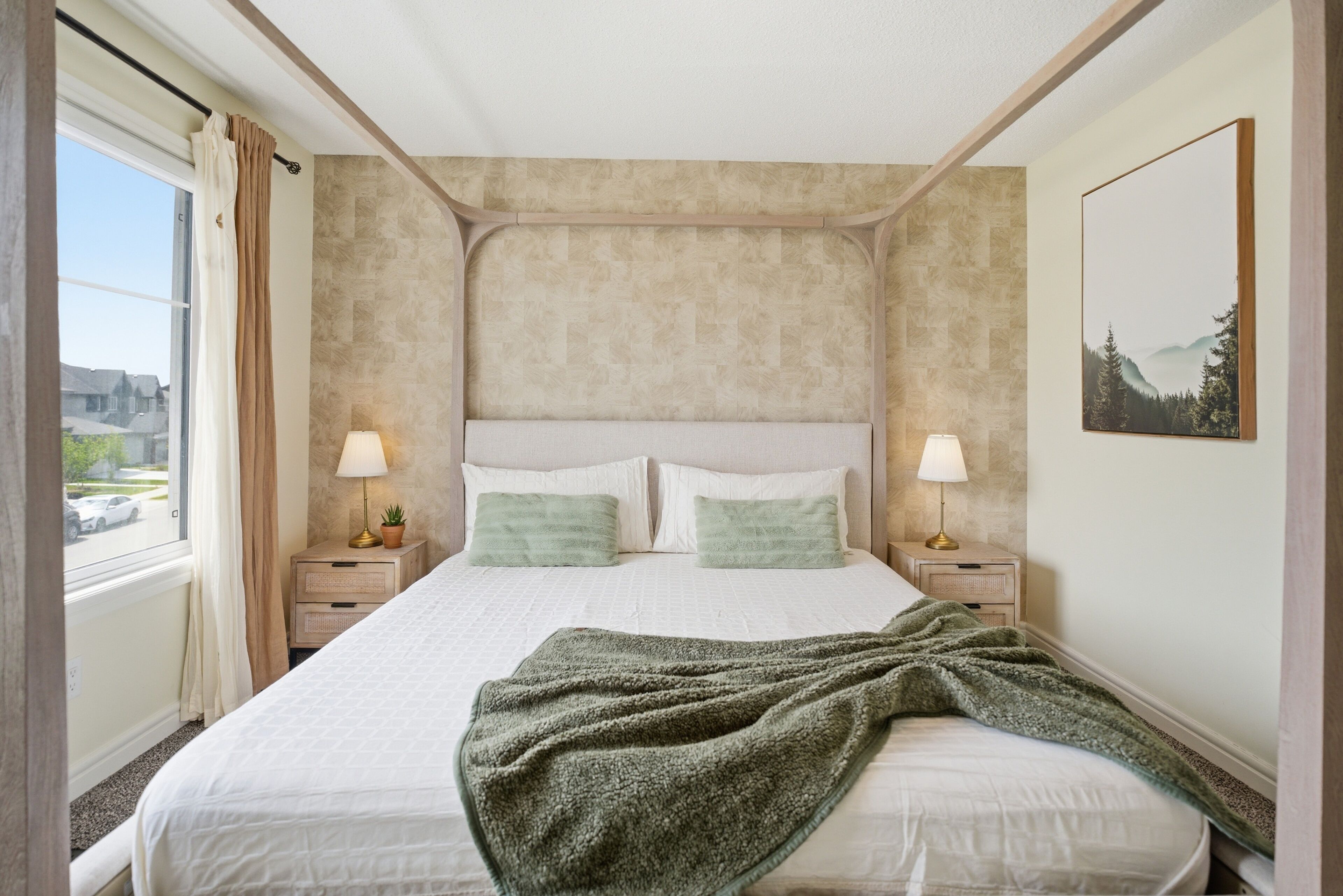 3 bedrooms, iron/ironing board, WiFi, bed sheets