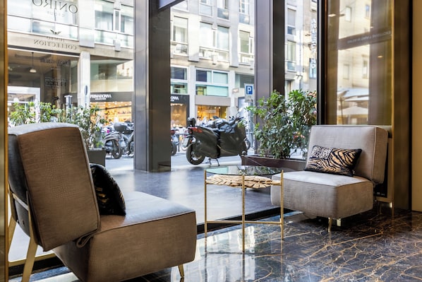 Interior - NJ Hotels & Apartments (Milan)