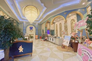 A hotel lobby with a chandelier, reception desk, and Christmas decorations. - Youjia Traders Hotel (Pengzhou Longxing Temple) (Chengdu)