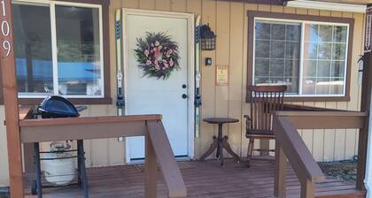 Dangerously convient house downtown Packwood